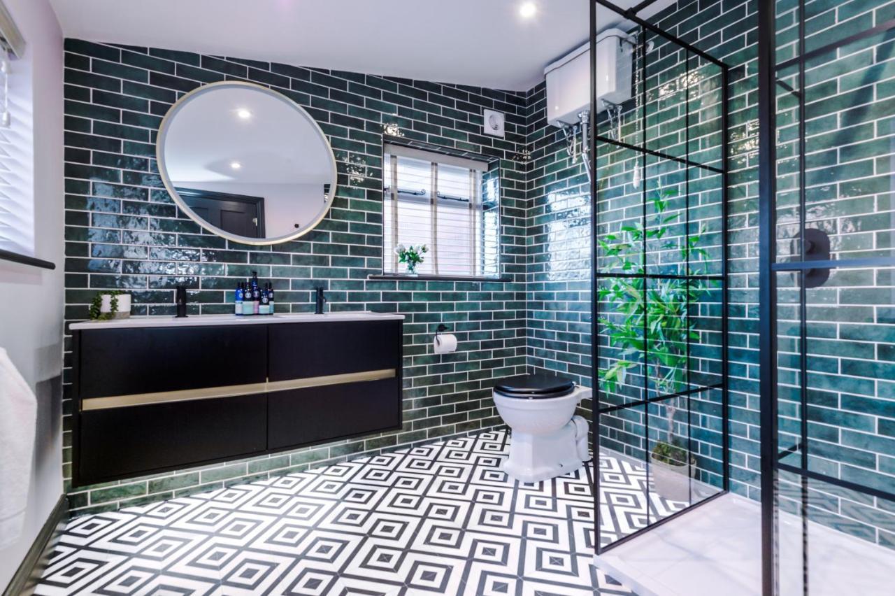 Exquisite Home In Windsor By Casa By Grace, Near Legoland, Perfect For Large Groups, Pet Friendly, Free Parking, Sleeps 7-9! Buitenkant foto